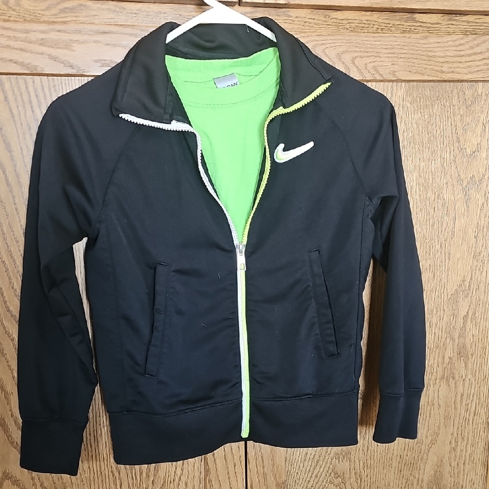Boys Nike Lightweight Jacket And Matching T Shirt
